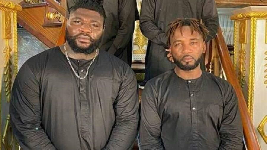 Cabrel Nanjip et Papy de Petit Pays à couteaux tirés