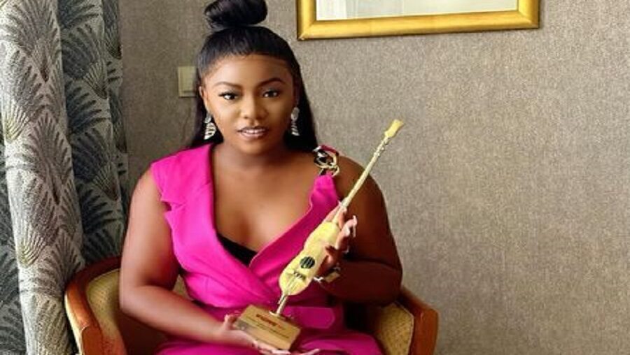 Culture: Krys M pose la première pierre du musée de Baleng